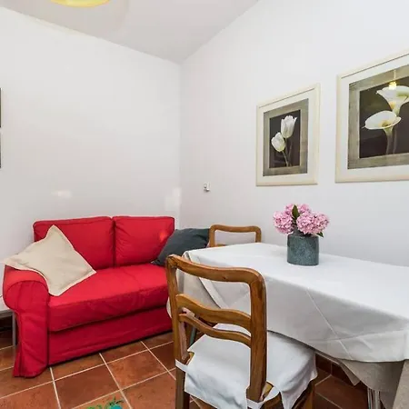 Lidija Будинок відпочинку Пореч