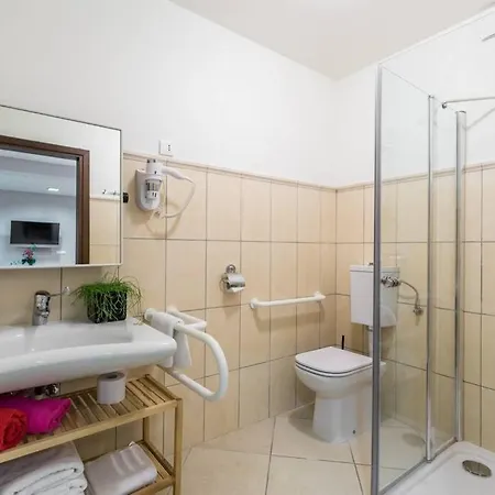 Lidija Будинок відпочинку Пореч